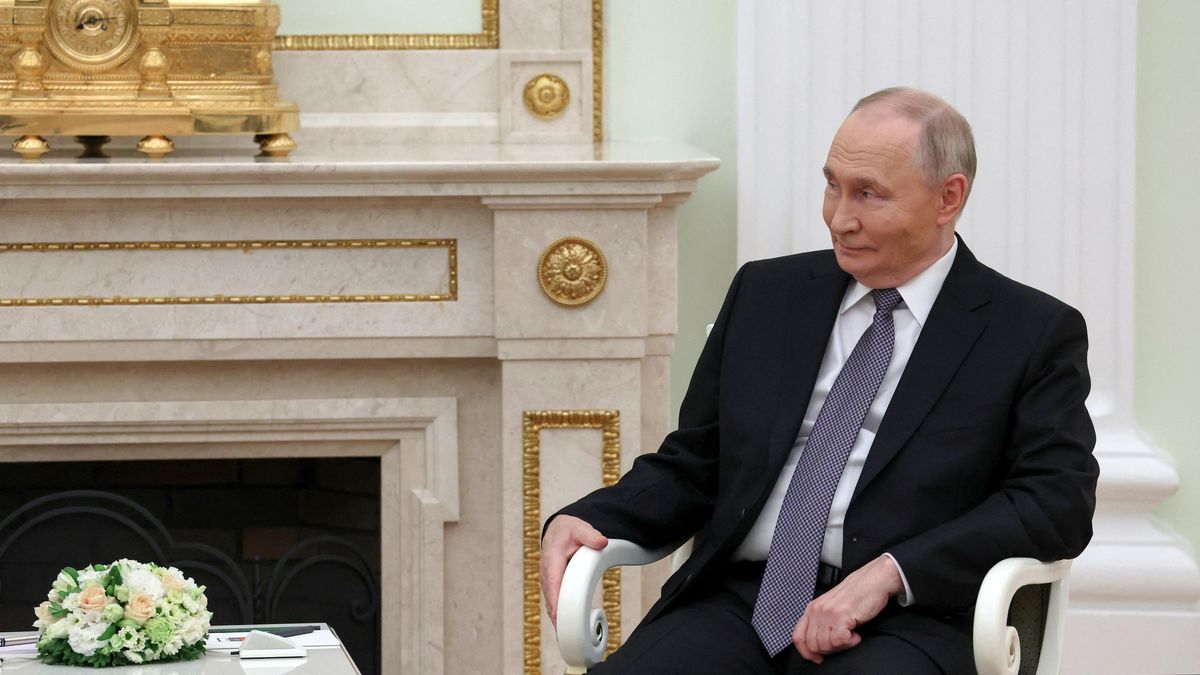 „Jsem holubice s železnými křídly.“ Rusové mají nové kalendáře s Putinem